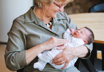 When Can You Take Your Baby to Visit Family for the First Time?