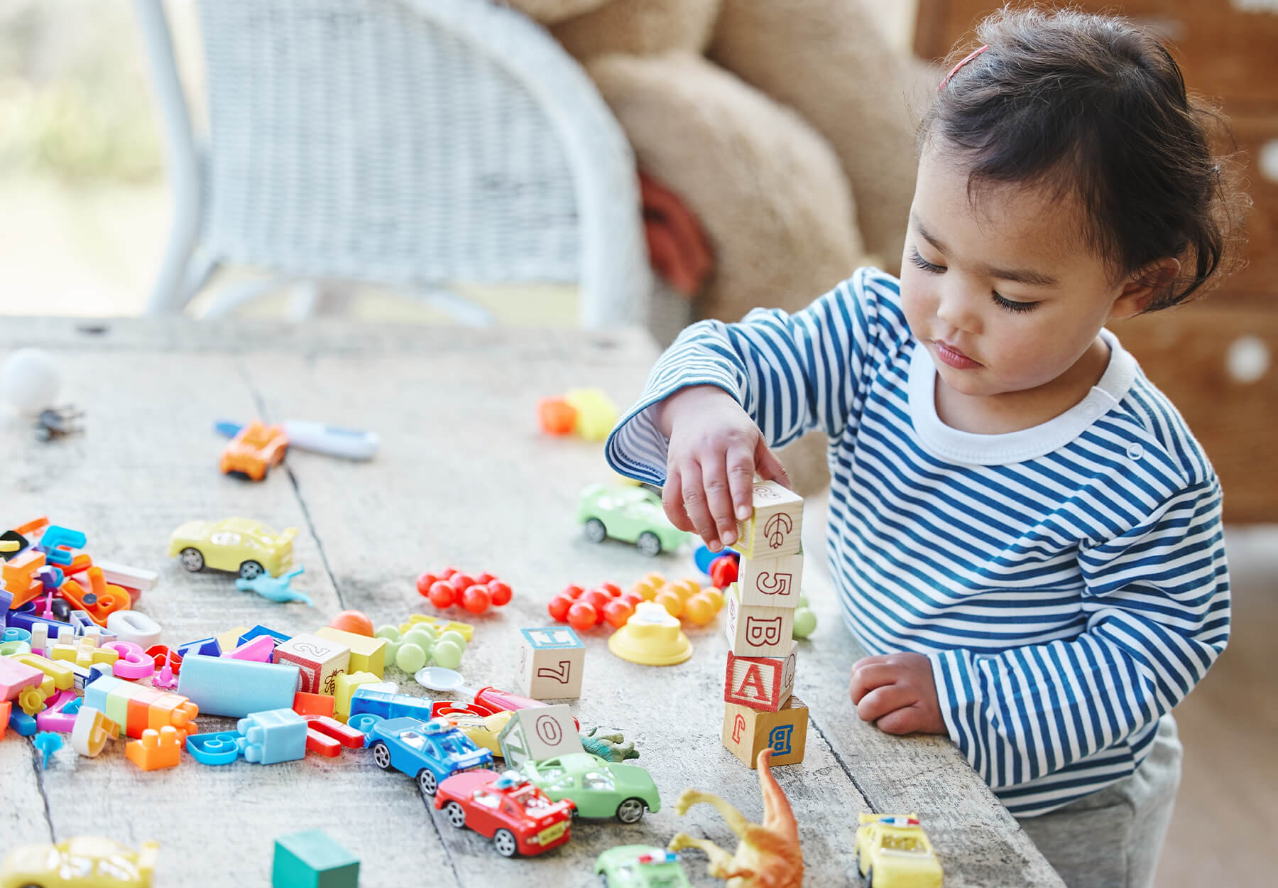 How to Encourage Independent Play in Toddlers